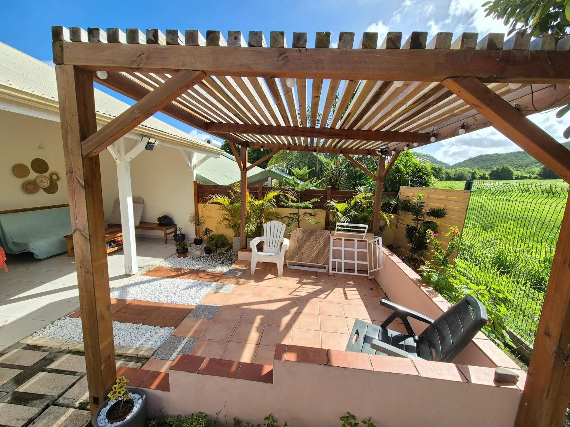 Maison Charmante A Sainte-Anne Avec Jardin Et Pergola En Bois. Ngoại thất bức ảnh