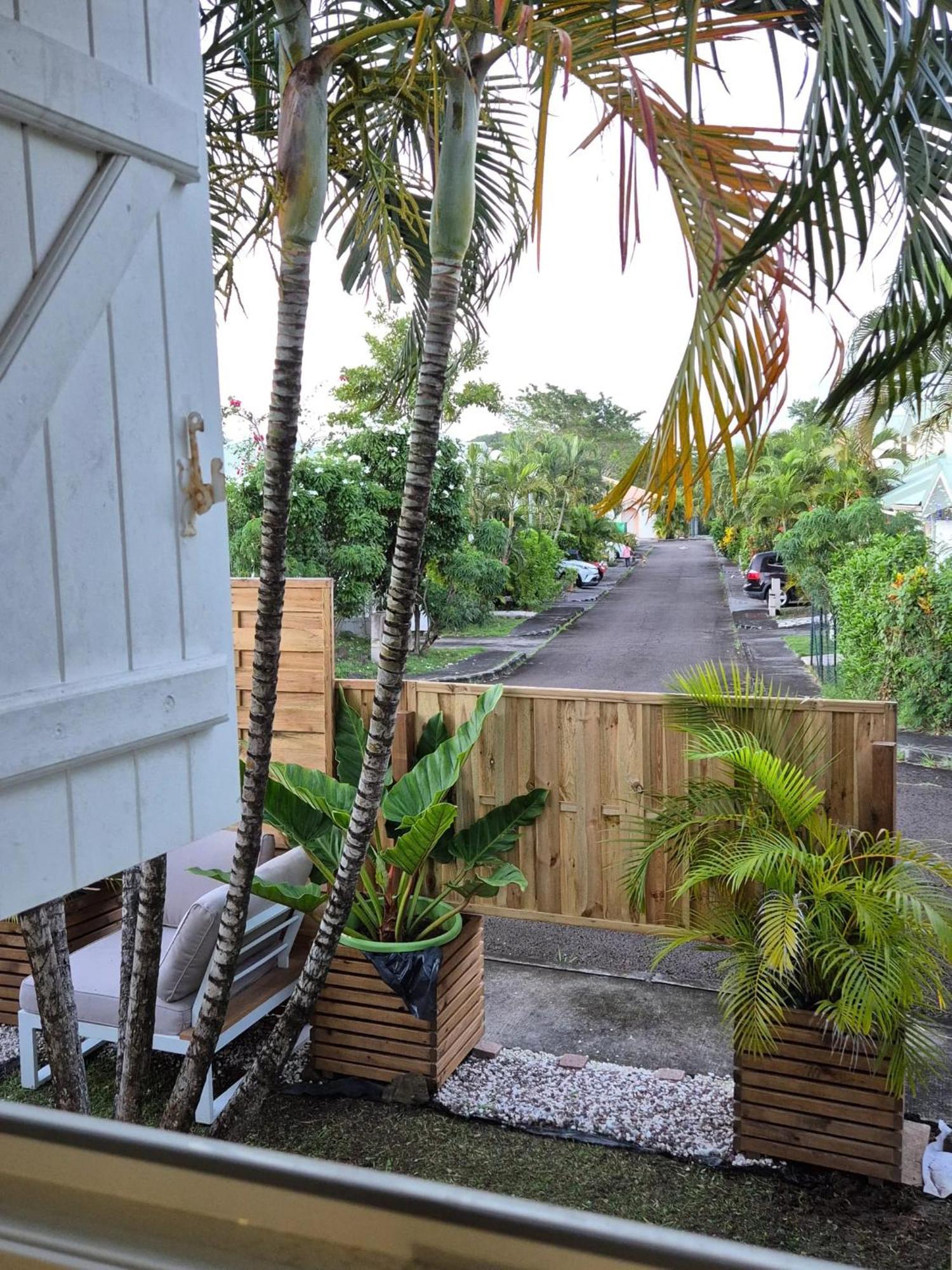 Maison Charmante A Sainte-Anne Avec Jardin Et Pergola En Bois. Ngoại thất bức ảnh