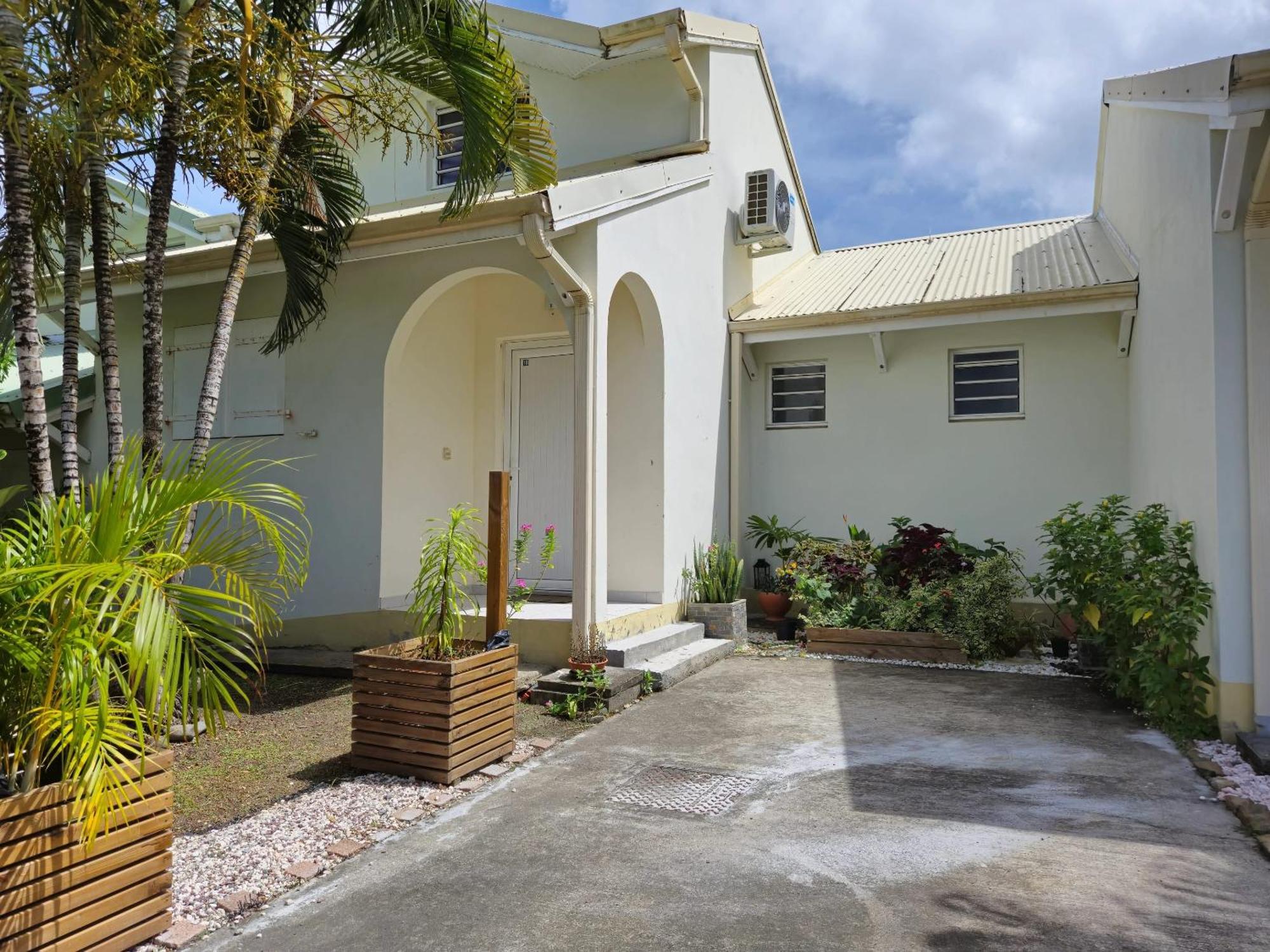 Maison Charmante A Sainte-Anne Avec Jardin Et Pergola En Bois. Ngoại thất bức ảnh