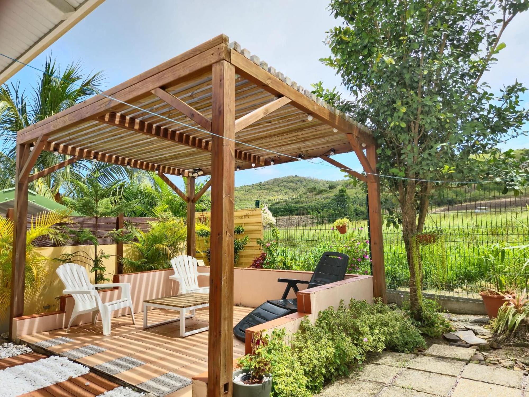 Maison Charmante A Sainte-Anne Avec Jardin Et Pergola En Bois. Ngoại thất bức ảnh